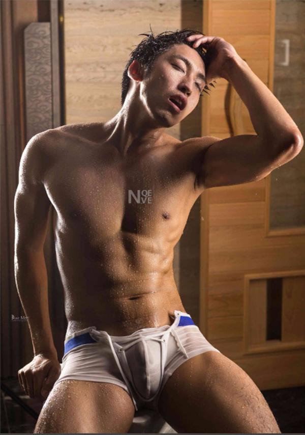 Whoseman-4-明星教練男丁格爾-芬達-全裸非全見寫真書